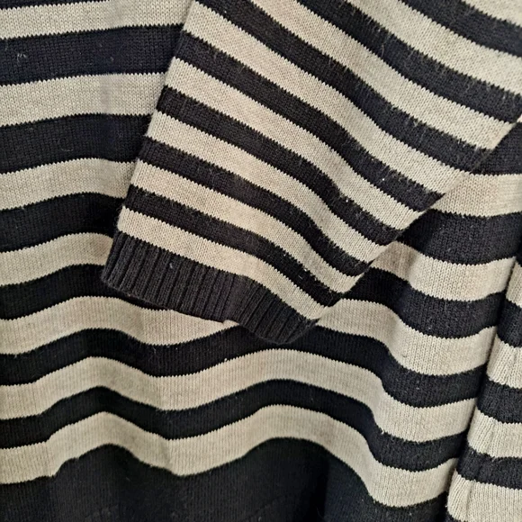 CROFT & BARROW Black Oatmeal Gray Striped V-neck Sweater Sz XL - Picture 6 of 7